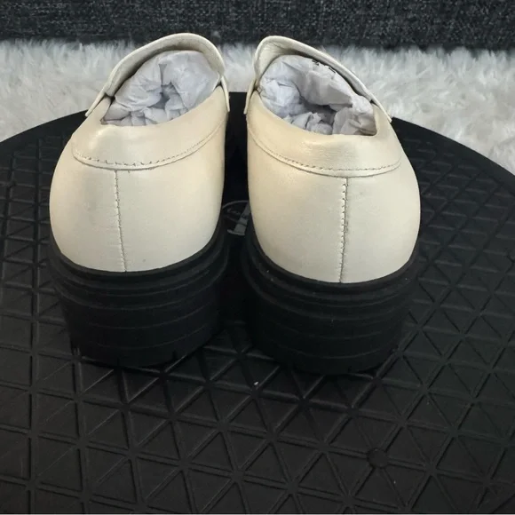 Quince Italian Leather Lug Sole Loafers in Bone with Black Soles Size 7 - Picture 9 of 16